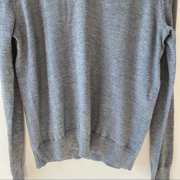 Banana Republic Extra Fine Merino Wool Gray V-Neck Sweater Sz L - Picture 3 of 8